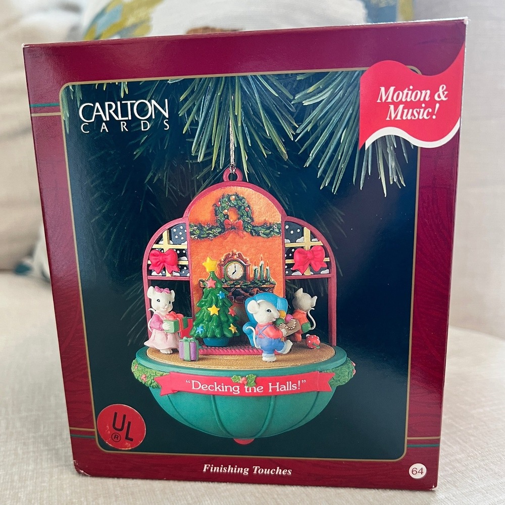 Carlton Cards Heirloom Ornament Decking the Halls Finishing Touches Motion Music
